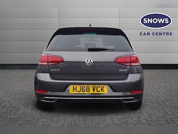 Used Volkswagen Golf 2018 for sale - 76731399: Photo