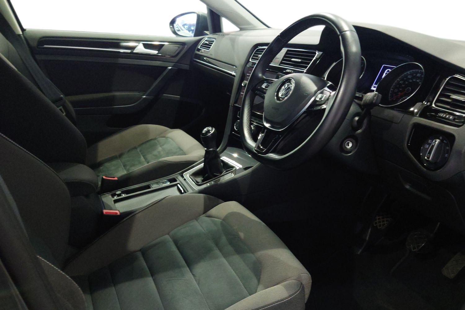 Used Volkswagen Golf 2018 for sale - 76731399: Photo 8