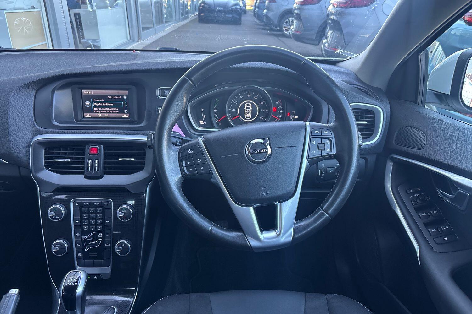 Used Volvo V40 2018 for sale - 77941934: Photo 10