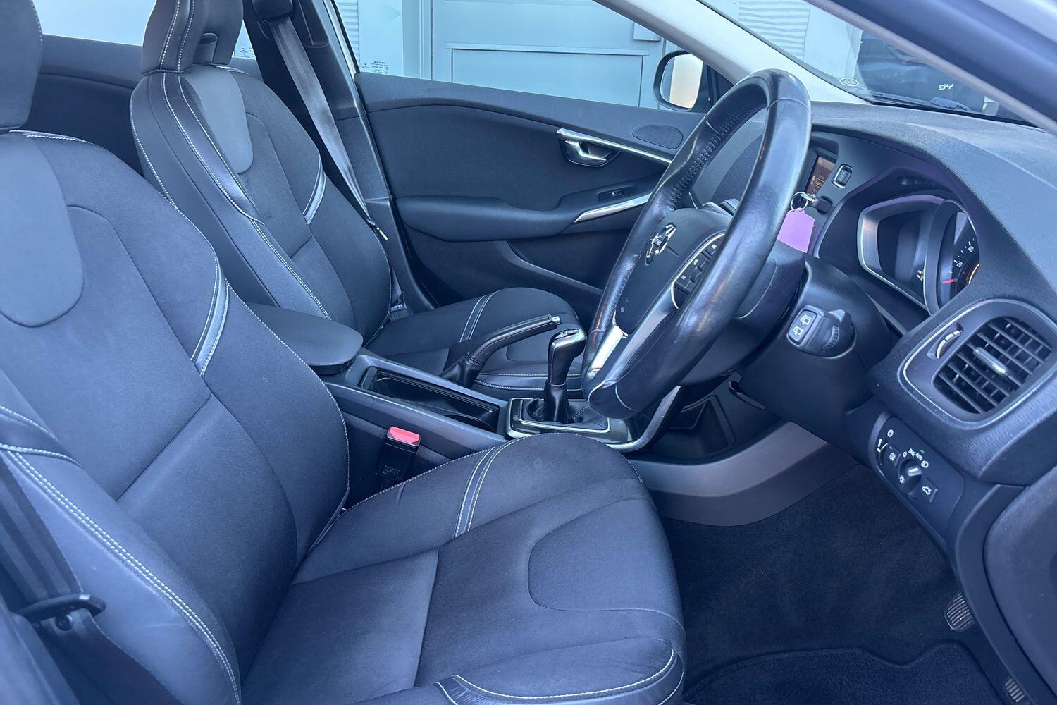 Used Volvo V40 2018 for sale - 77941934: Photo 14