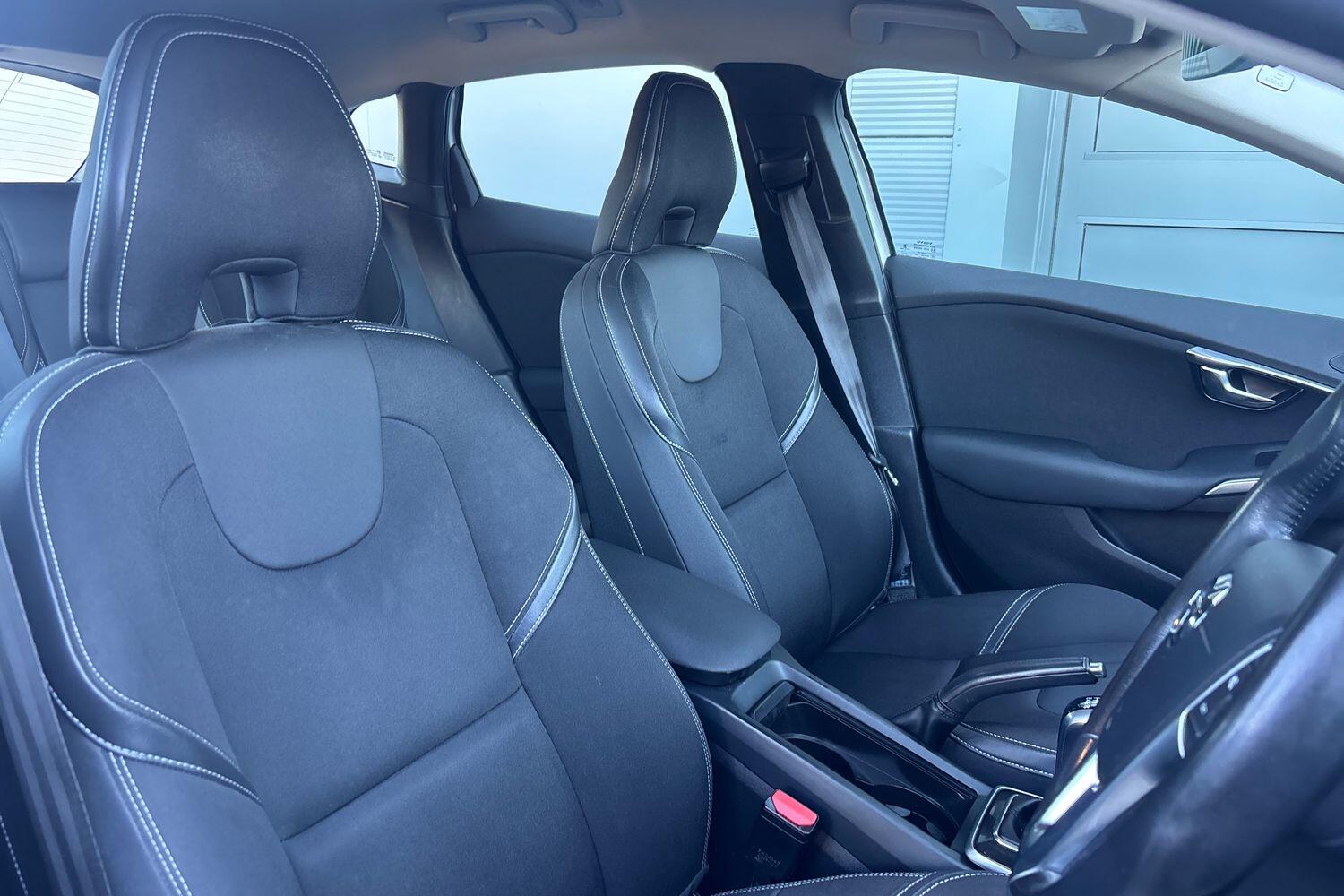 Used Volvo V40 2018 for sale - 77941934: Photo 15