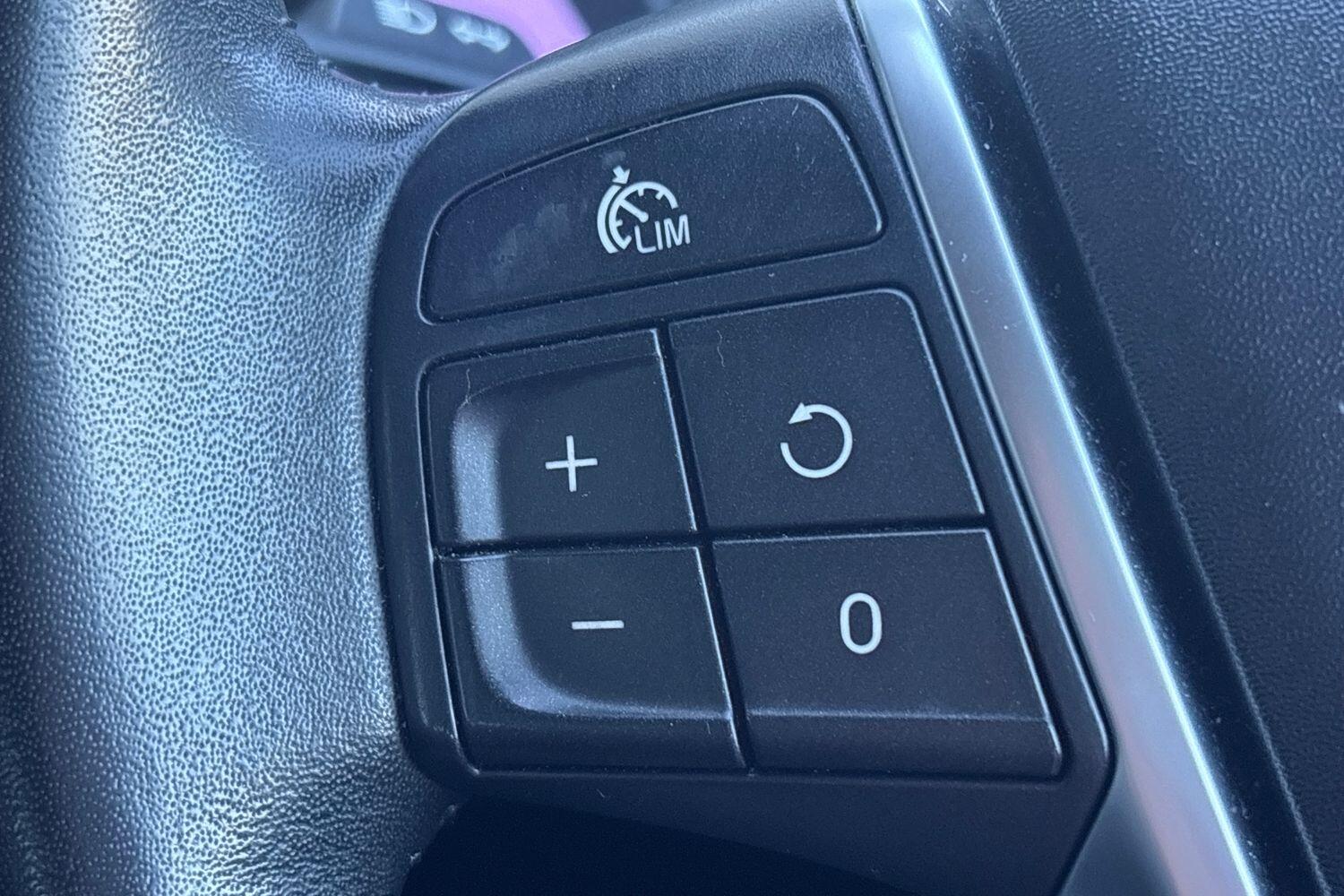 Used Volvo V40 2018 for sale - 77941934: Photo 24