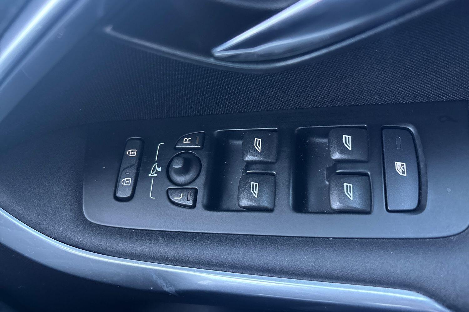 Used Volvo V40 2018 for sale - 77941934: Photo 25