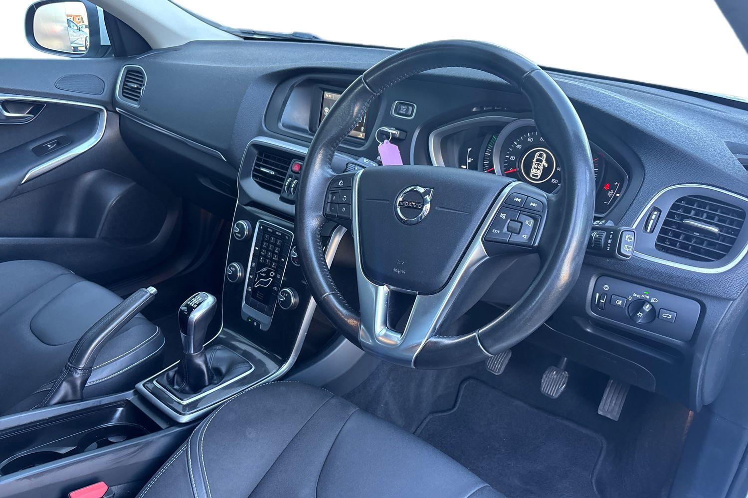 Used Volvo V40 2018 for sale - 77941934: Photo 8