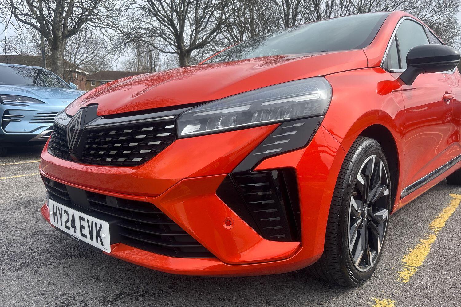 Used Renault Clio 2024 for sale - 77890361: Photo 3