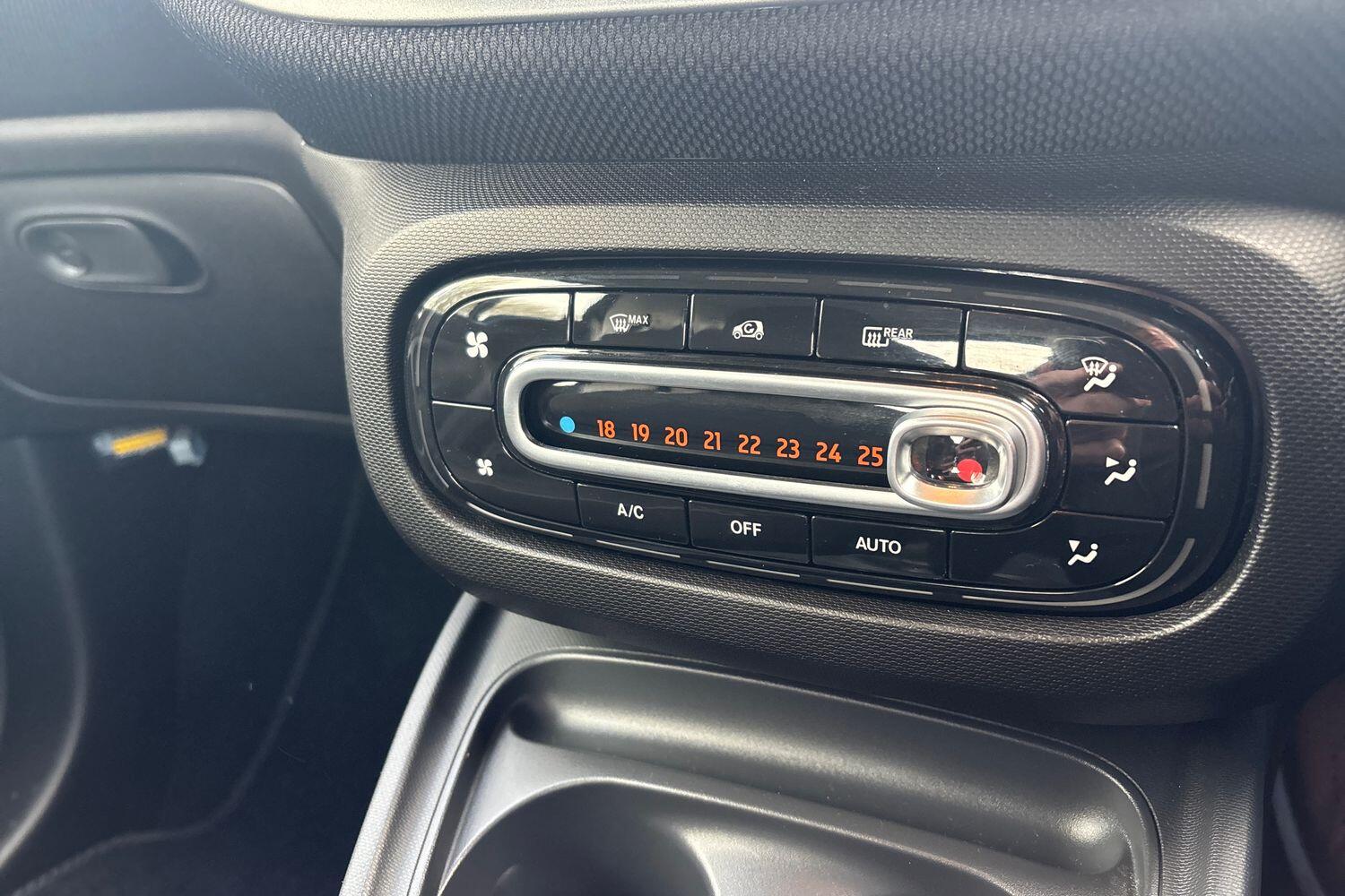 Used smart fortwo 2018 for sale - 76908547: Photo 11