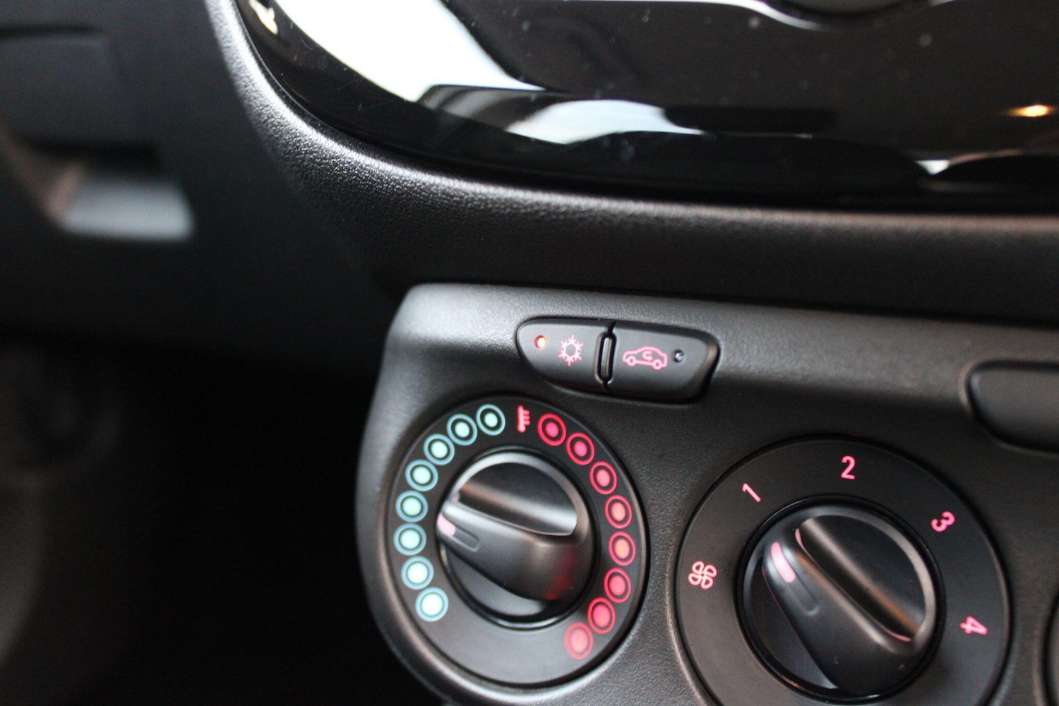 Used Vauxhall Corsa 2018 for sale - 76610212: Photo 26