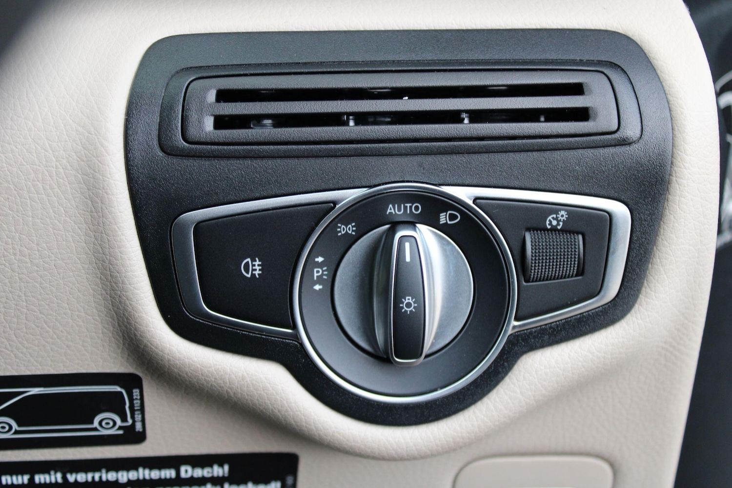 Used Mercedes-Benz V-Class 2023 for sale - 78072182: Photo 24