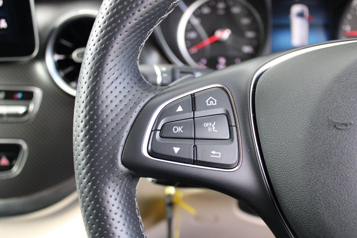 Used Mercedes-Benz V-Class 2023 for sale - 78072182: Photo 29