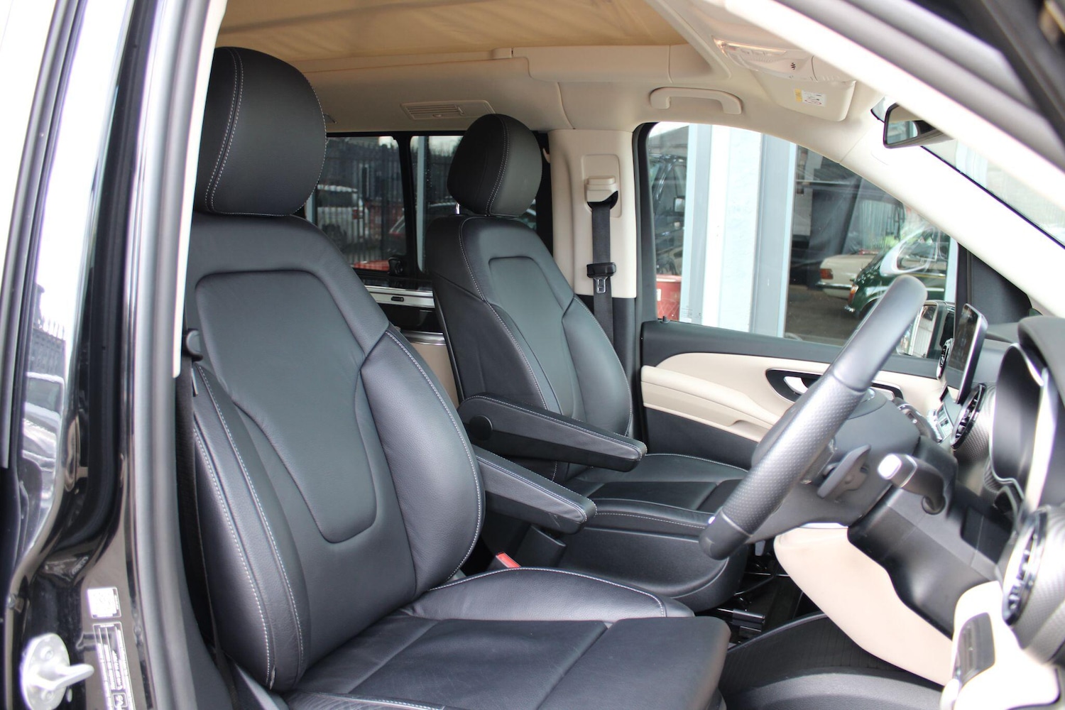 Used Mercedes-Benz V-Class 2023 for sale - 78072182: Photo 4