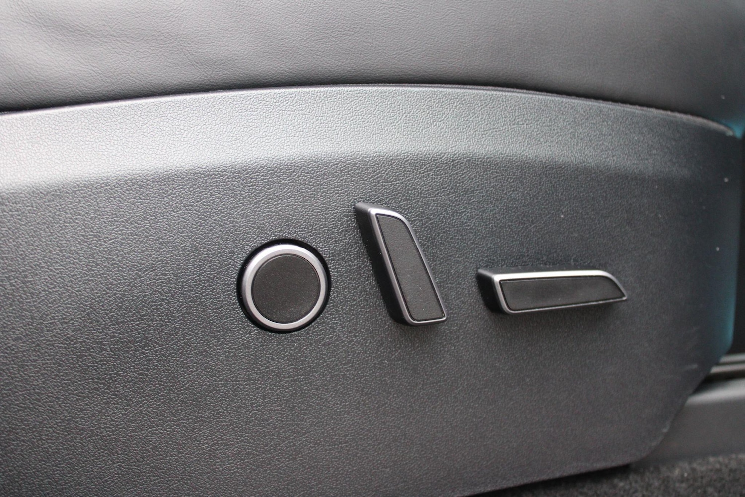 Used Tesla Model Y 2023 for sale - 76610198: Photo 24