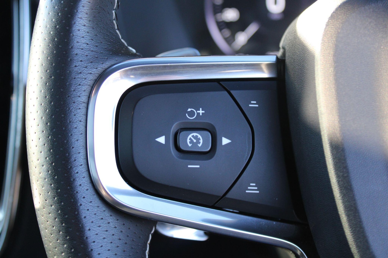 Used Volvo XC40 2018 for sale - 76610202: Photo 29