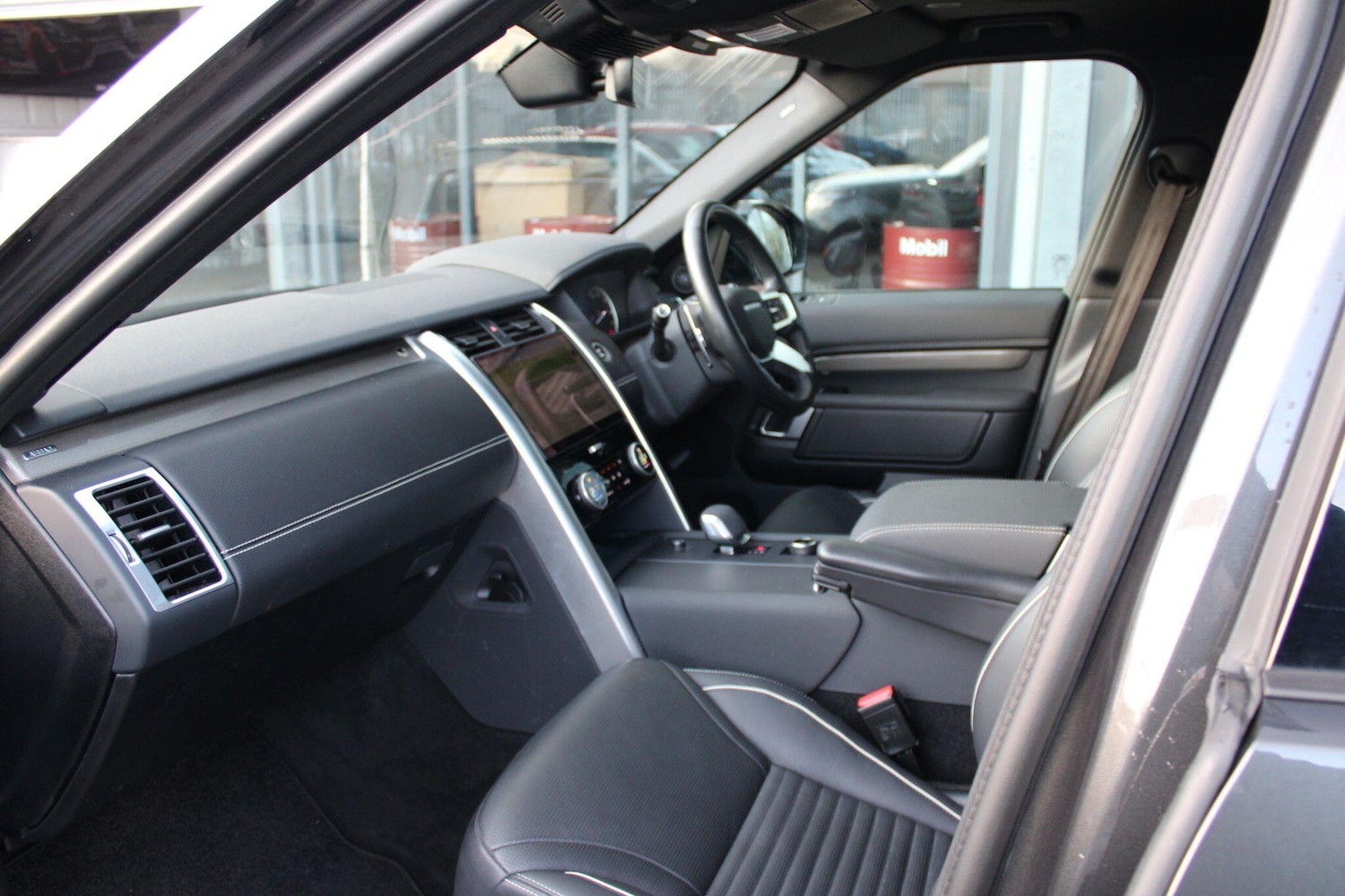 Used Land Rover Discovery 2023 for sale - 77306202: Photo 15