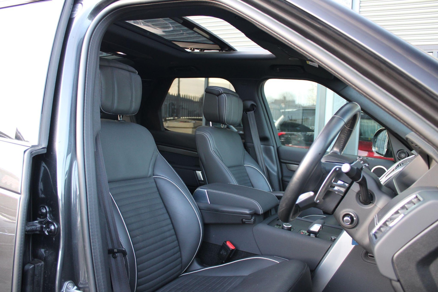 Used Land Rover Discovery 2023 for sale - 77306202: Photo 4