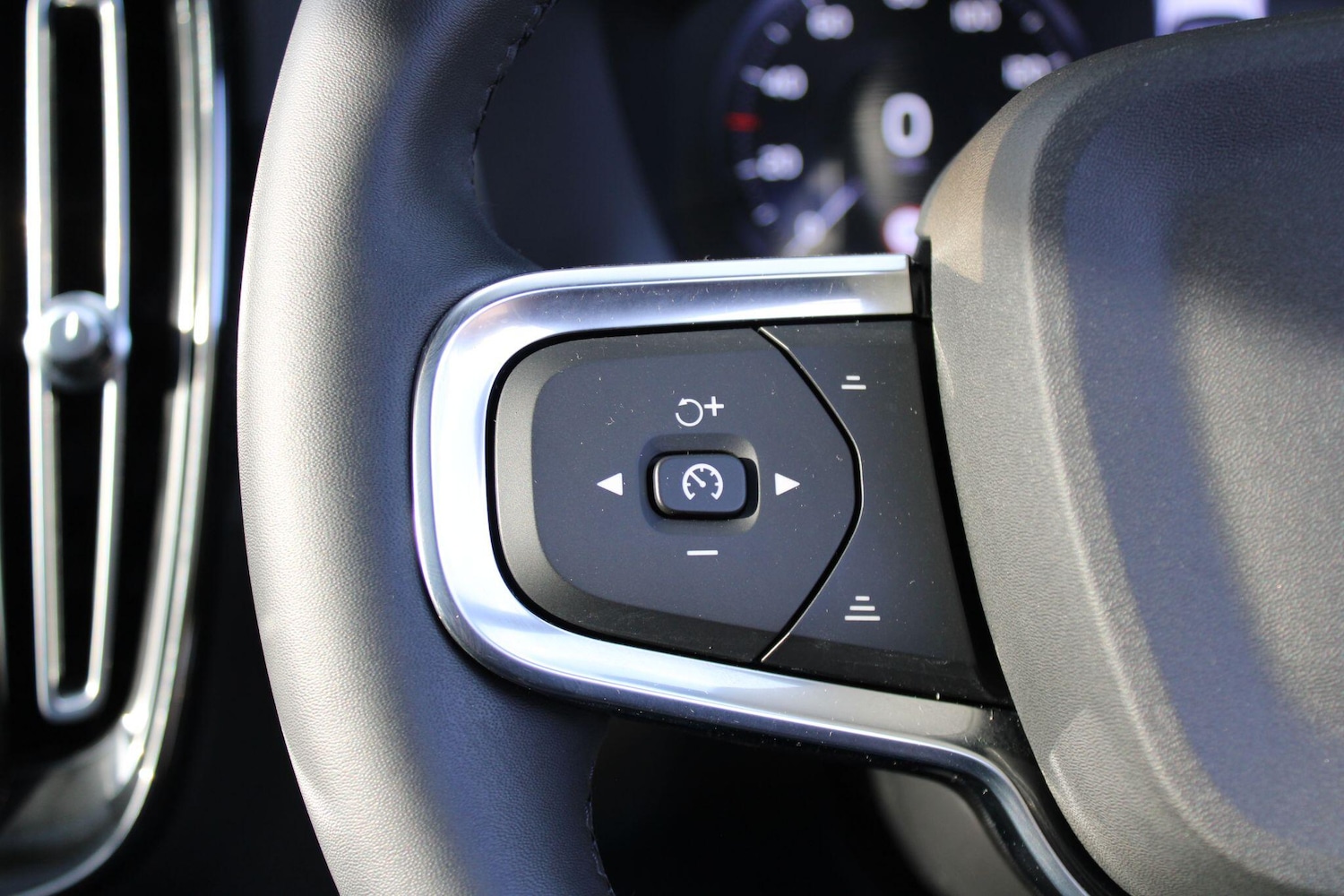 Used Volvo XC40 2021 for sale - 76610218: Photo 27