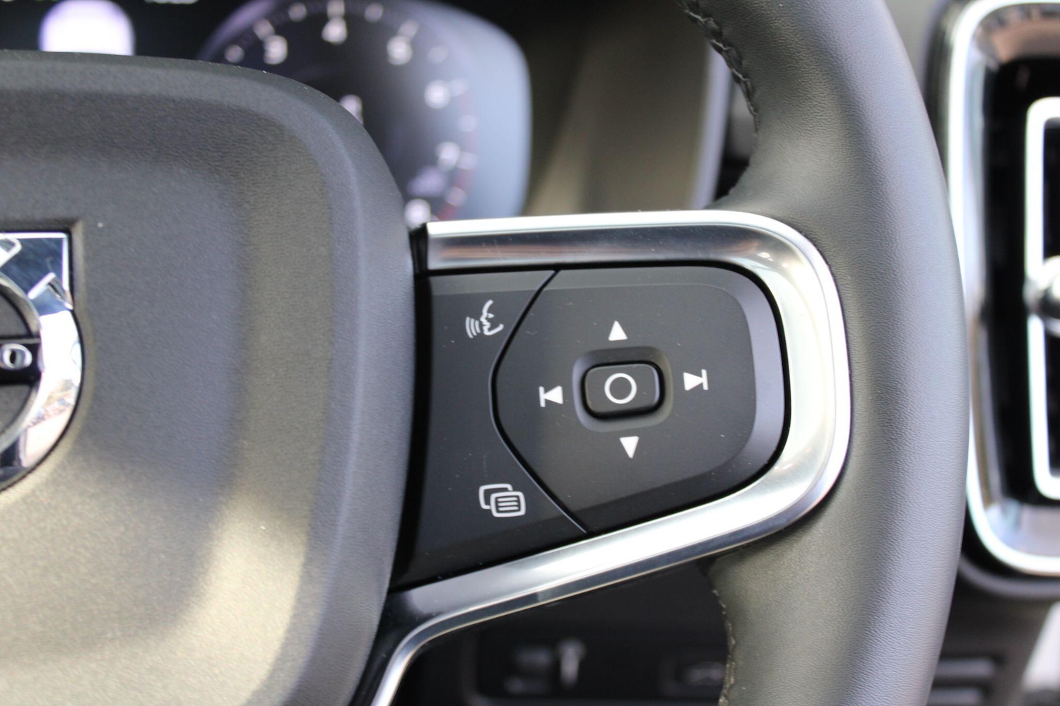 Used Volvo XC40 2021 for sale - 76610218: Photo 28