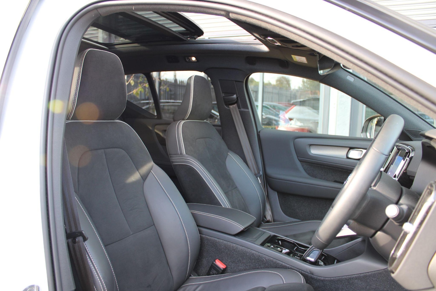 Used Volvo XC40 2021 for sale - 76610218: Photo 3