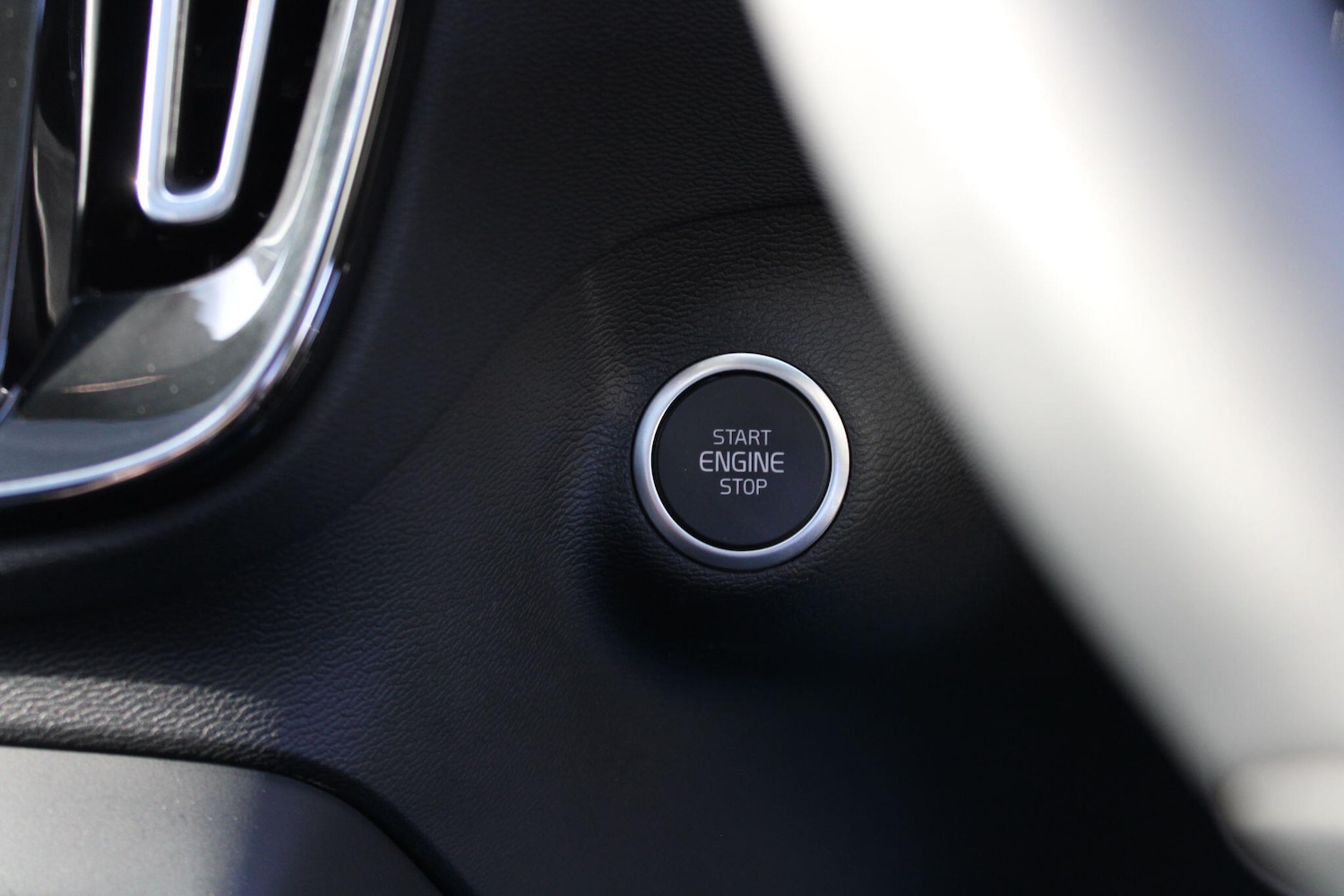 Used Volvo XC40 2021 for sale - 76610218: Photo 30