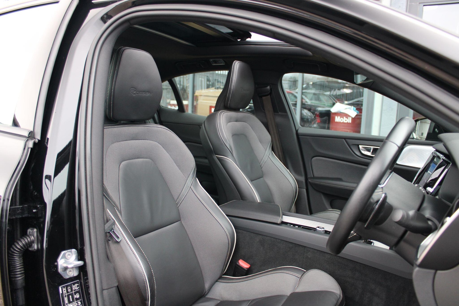 Used Volvo S60 2019 for sale - 77455077: Photo 3