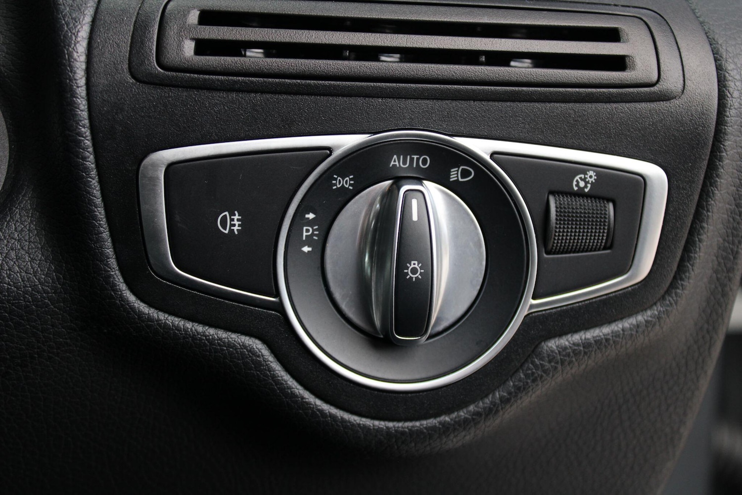 Used Mercedes-Benz GLC 2019 for sale - 76610221: Photo 23