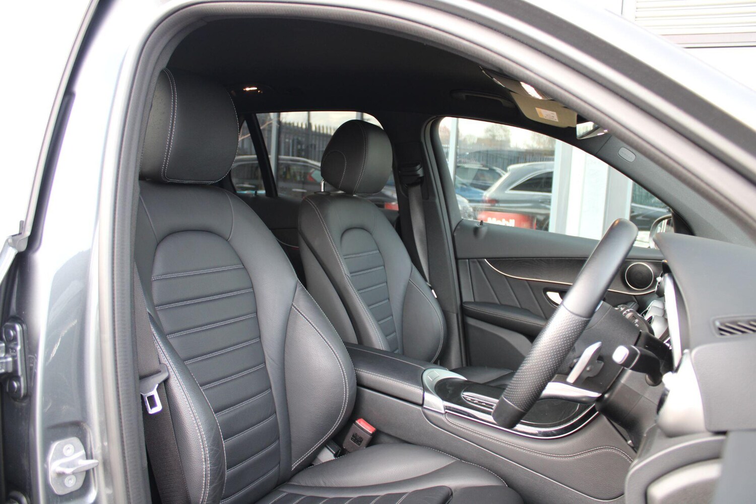 Used Mercedes-Benz GLC 2019 for sale - 76610221: Photo 3