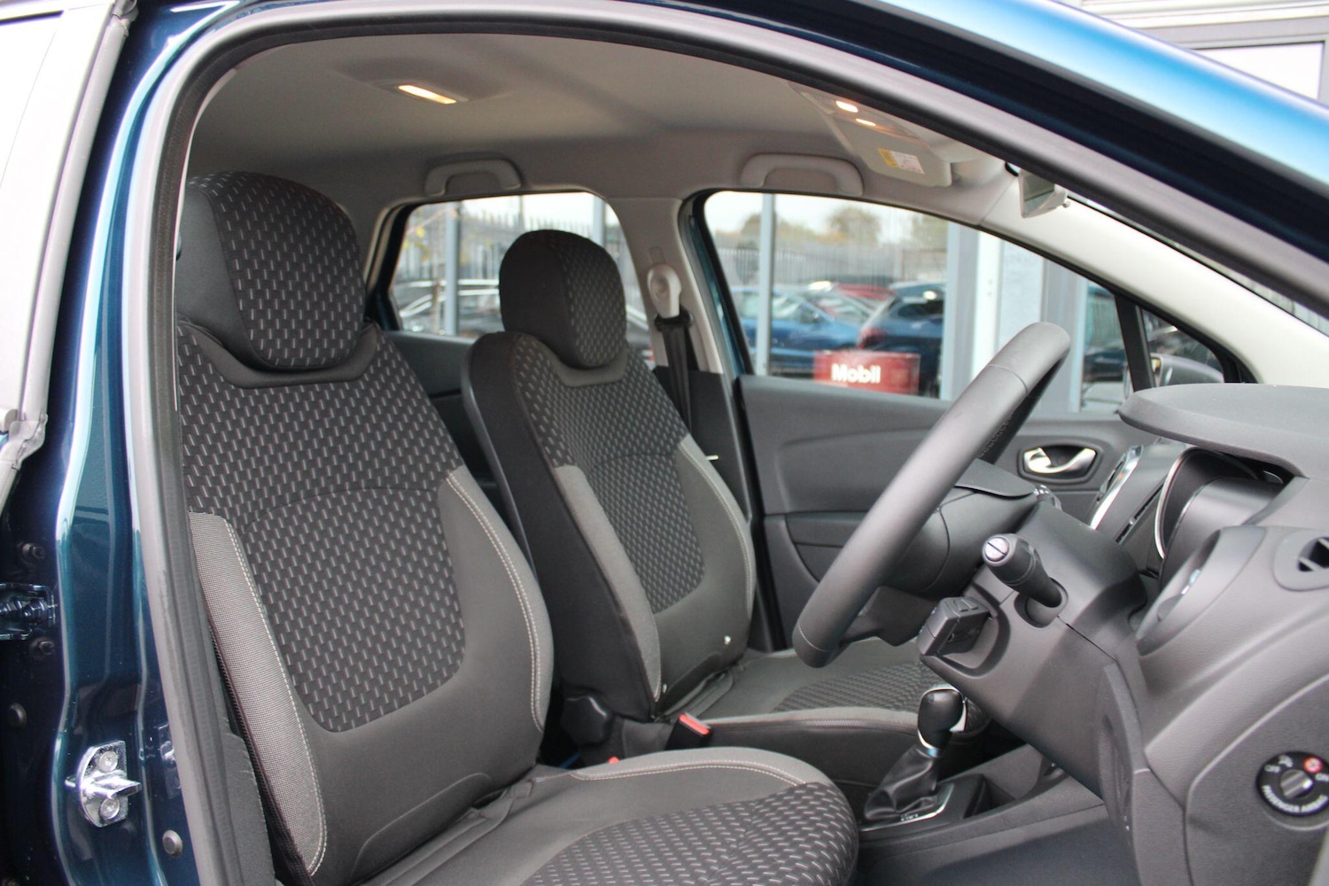 Used Renault Captur 2018 for sale - 76610226: Photo 3