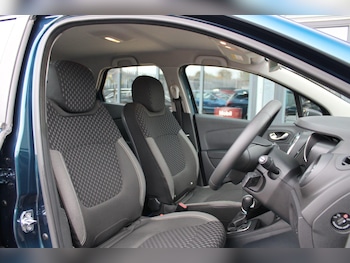 Used Renault Captur 2018 for sale - 76610226: Photo