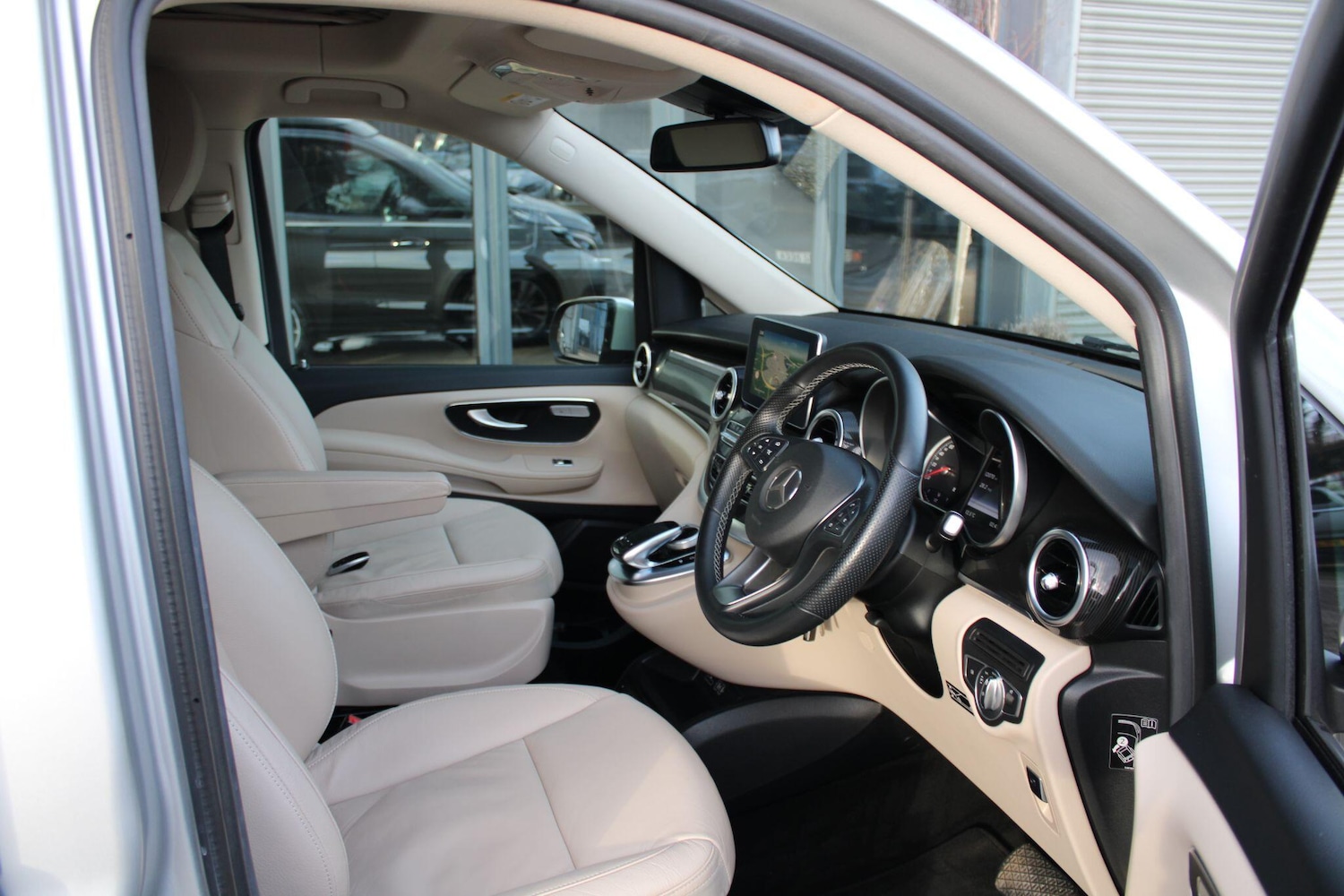 Used Mercedes-Benz V-Class 2017 for sale - 77203601: Photo 16