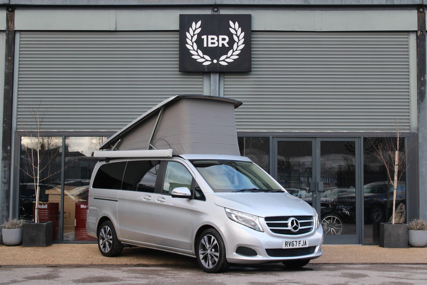 Used Mercedes-Benz V-Class 2017 for sale - 77203601: Photo 2