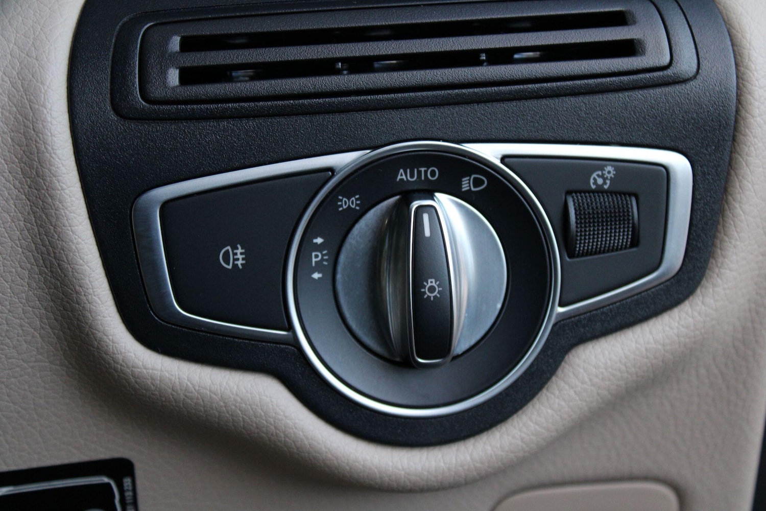 Used Mercedes-Benz V-Class 2017 for sale - 77203601: Photo 27