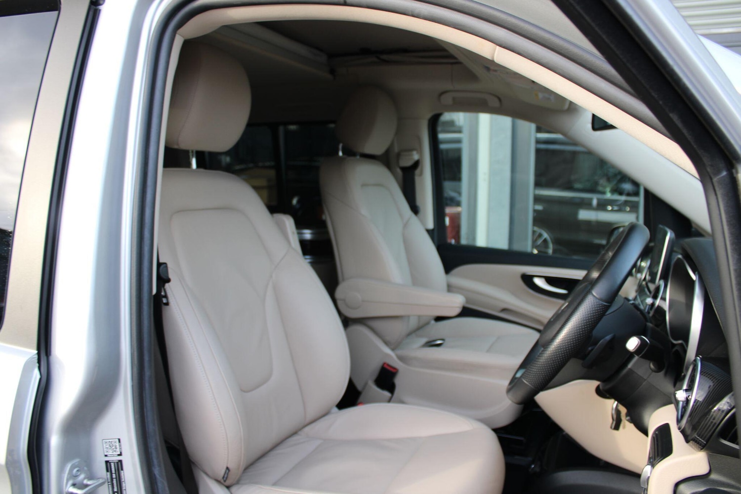 Used Mercedes-Benz V-Class 2017 for sale - 77203601: Photo 3