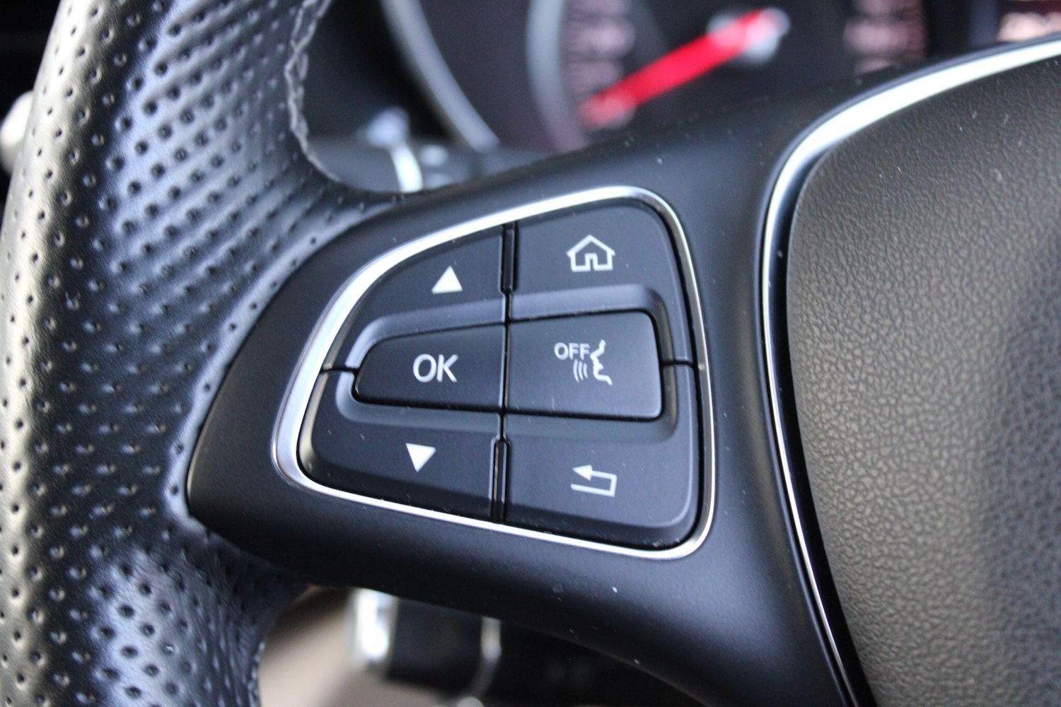 Used Mercedes-Benz V-Class 2017 for sale - 77203601: Photo 30