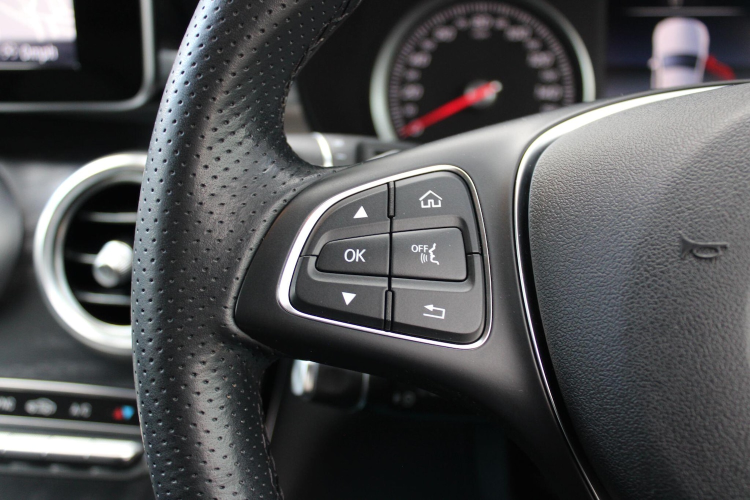 Used Mercedes-Benz GLC 2018 for sale - 76610224: Photo 24