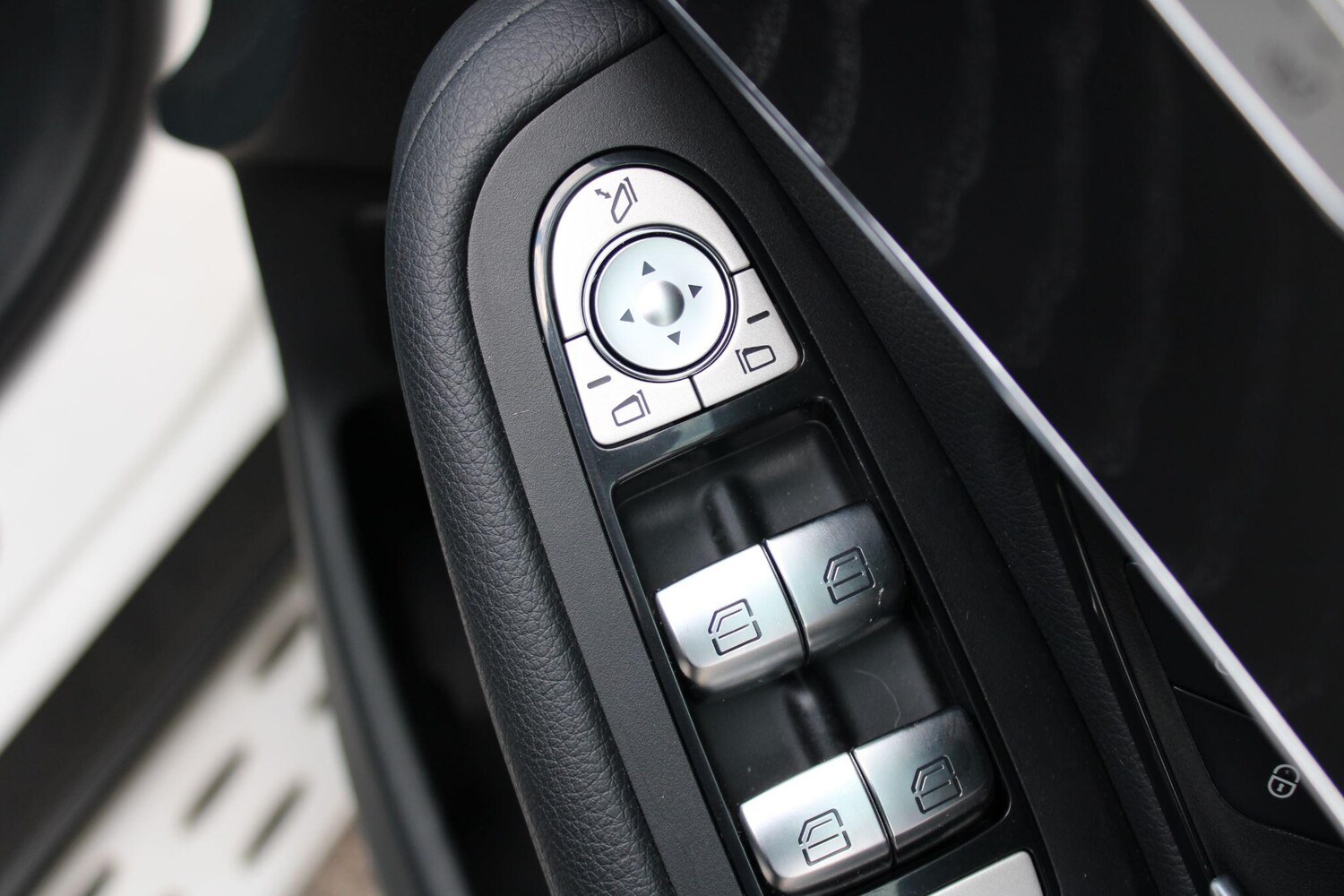 Used Mercedes-Benz GLC 2018 for sale - 76610224: Photo 30