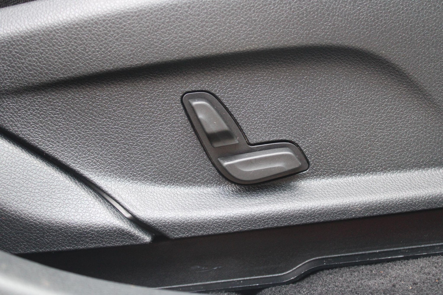 Used Mercedes-Benz GLC 2018 for sale - 76610224: Photo 31