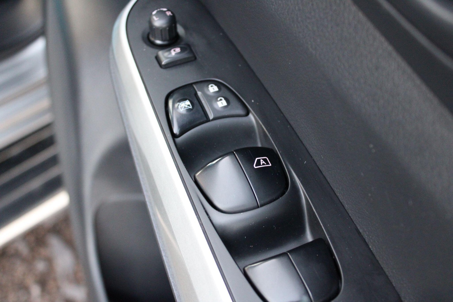 Used Nissan Navara 2017 for sale - 77969929: Photo 28