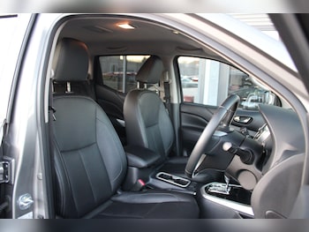 Used Nissan Navara 2017 for sale - 77969929: Photo