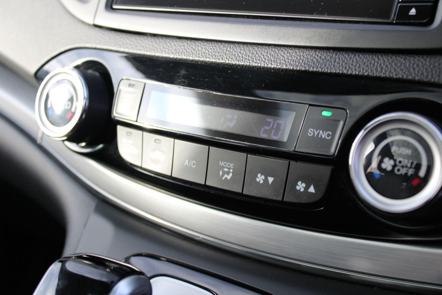 Used Honda CR-V 2018 for sale - 76610214: Photo 24