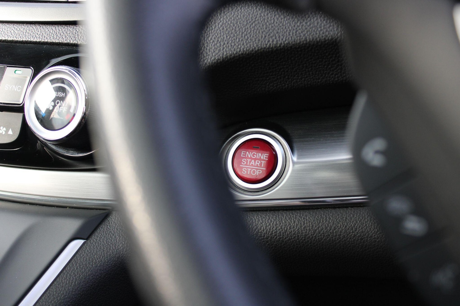 Used Honda CR-V 2018 for sale - 76610214: Photo 33