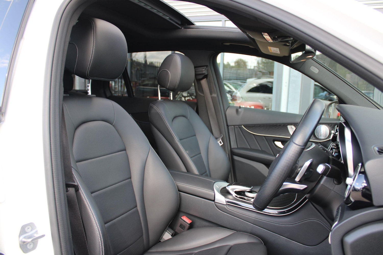 Used Mercedes-Benz GLC 2018 for sale - 76610215: Photo 3