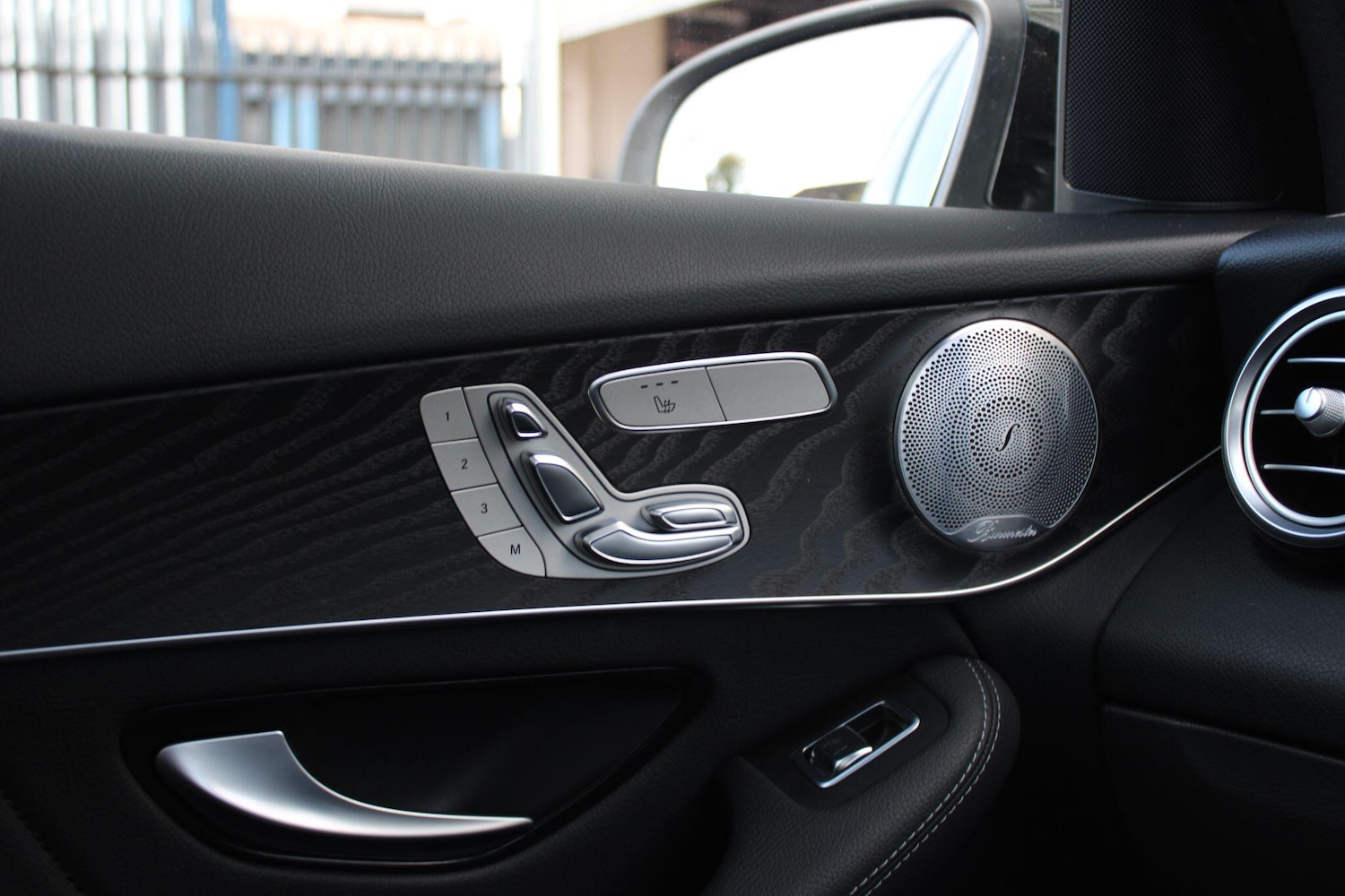 Used Mercedes-Benz GLC 2018 for sale - 76610215: Photo 31