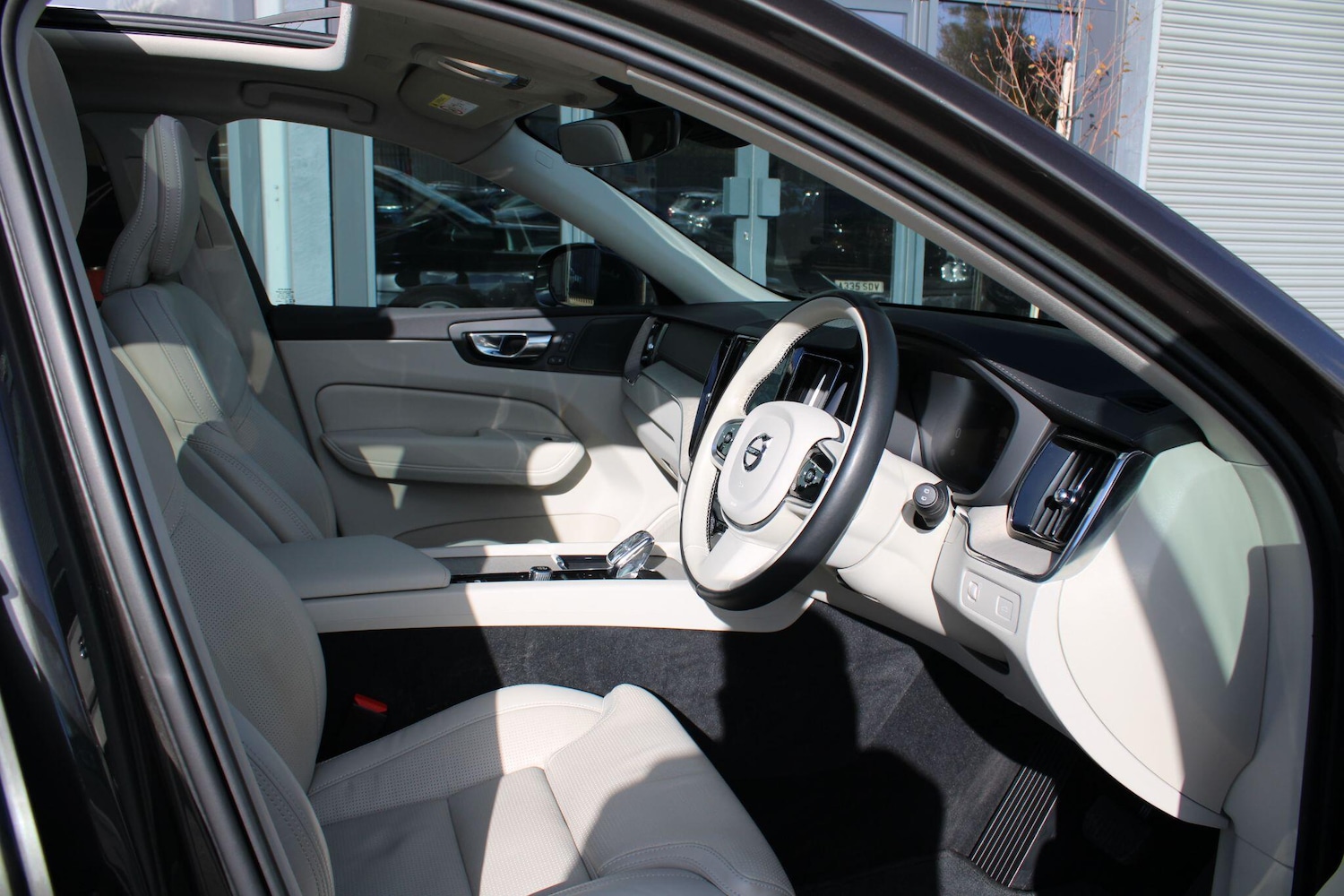 Used Volvo XC60 2022 for sale - 76610216: Photo 10