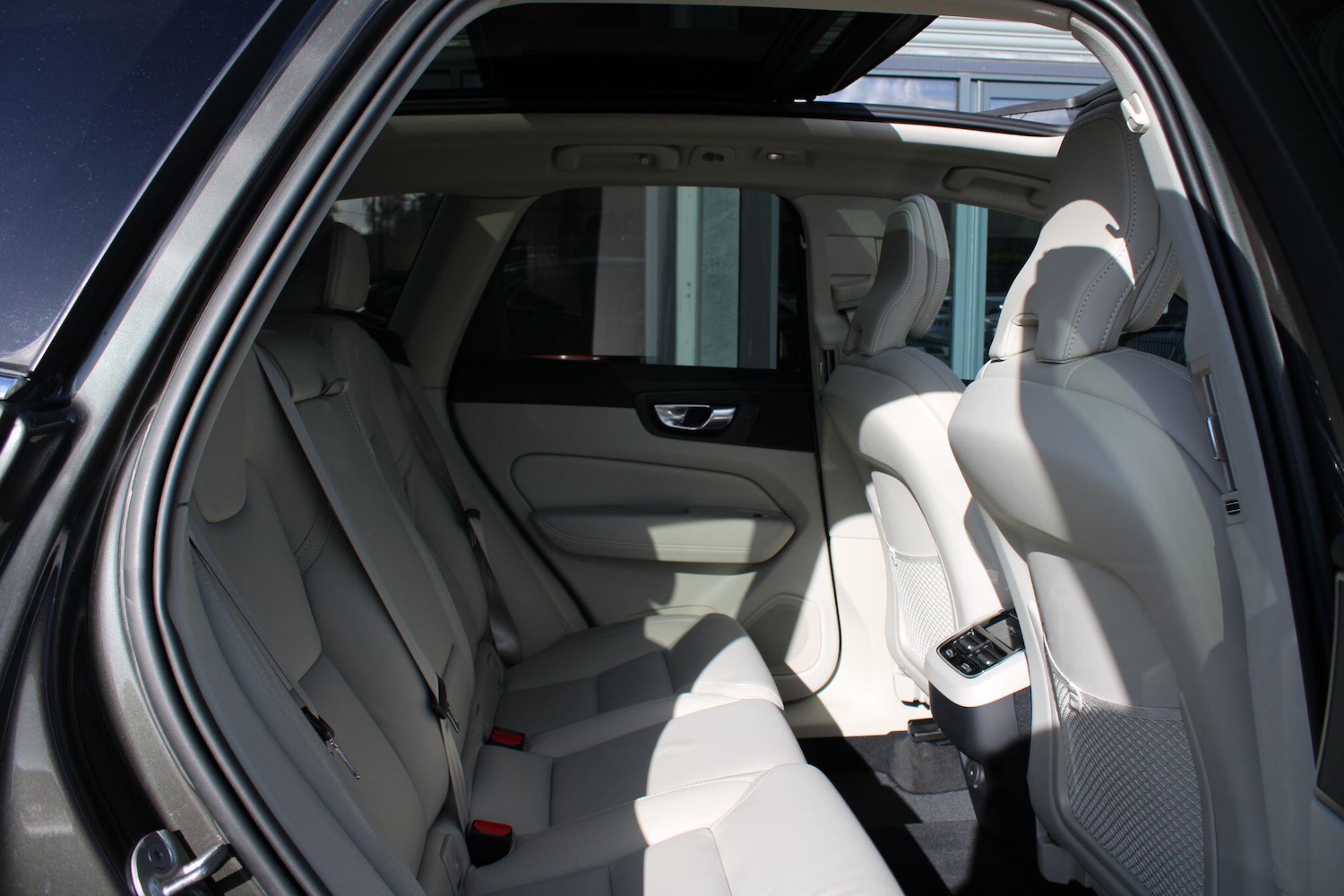 Used Volvo XC60 2022 for sale - 76610216: Photo 11