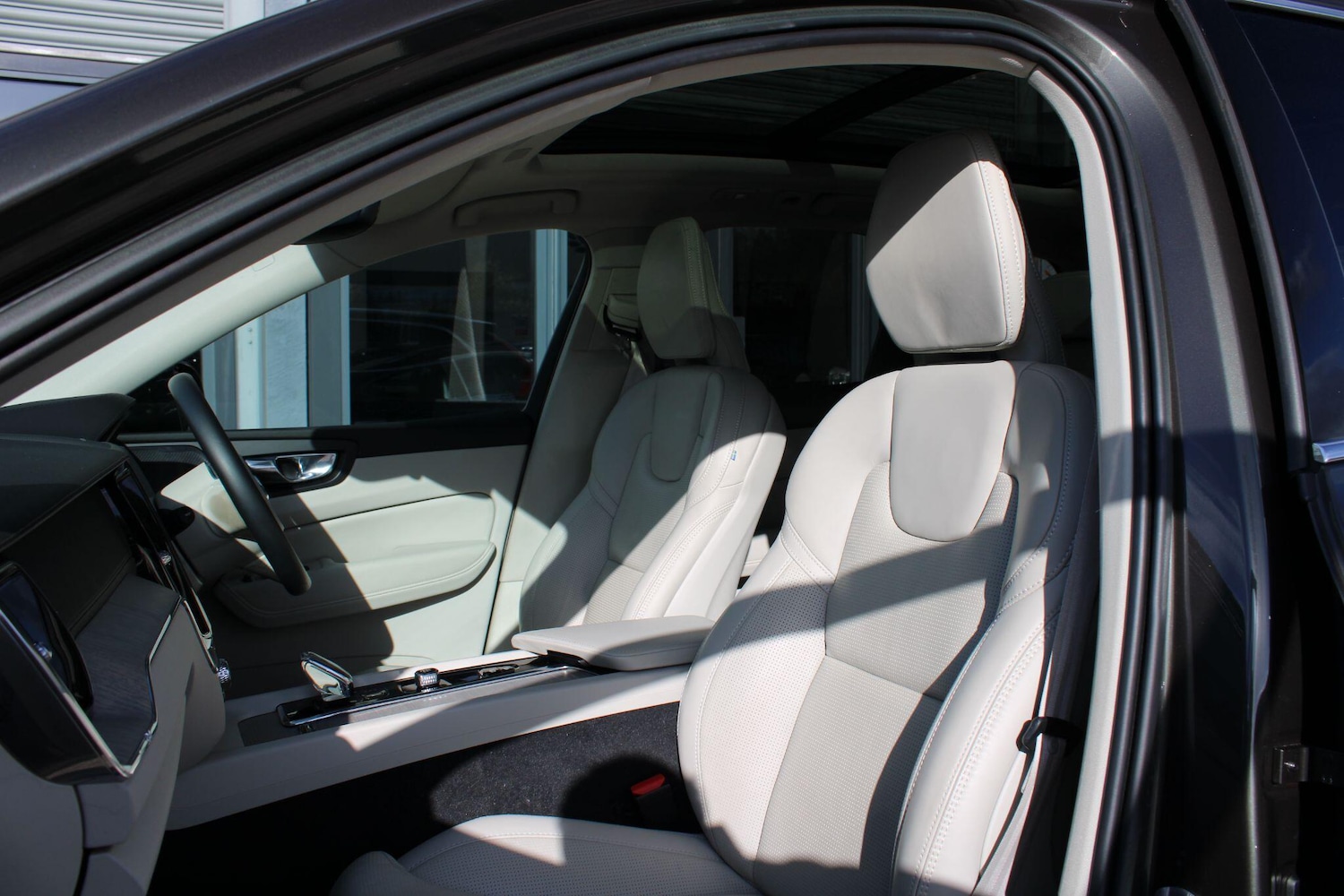 Used Volvo XC60 2022 for sale - 76610216: Photo 14