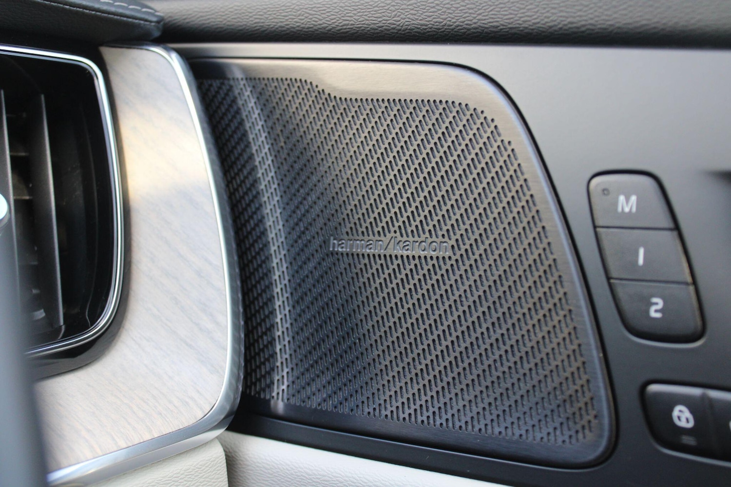 Used Volvo XC60 2022 for sale - 76610216: Photo 23