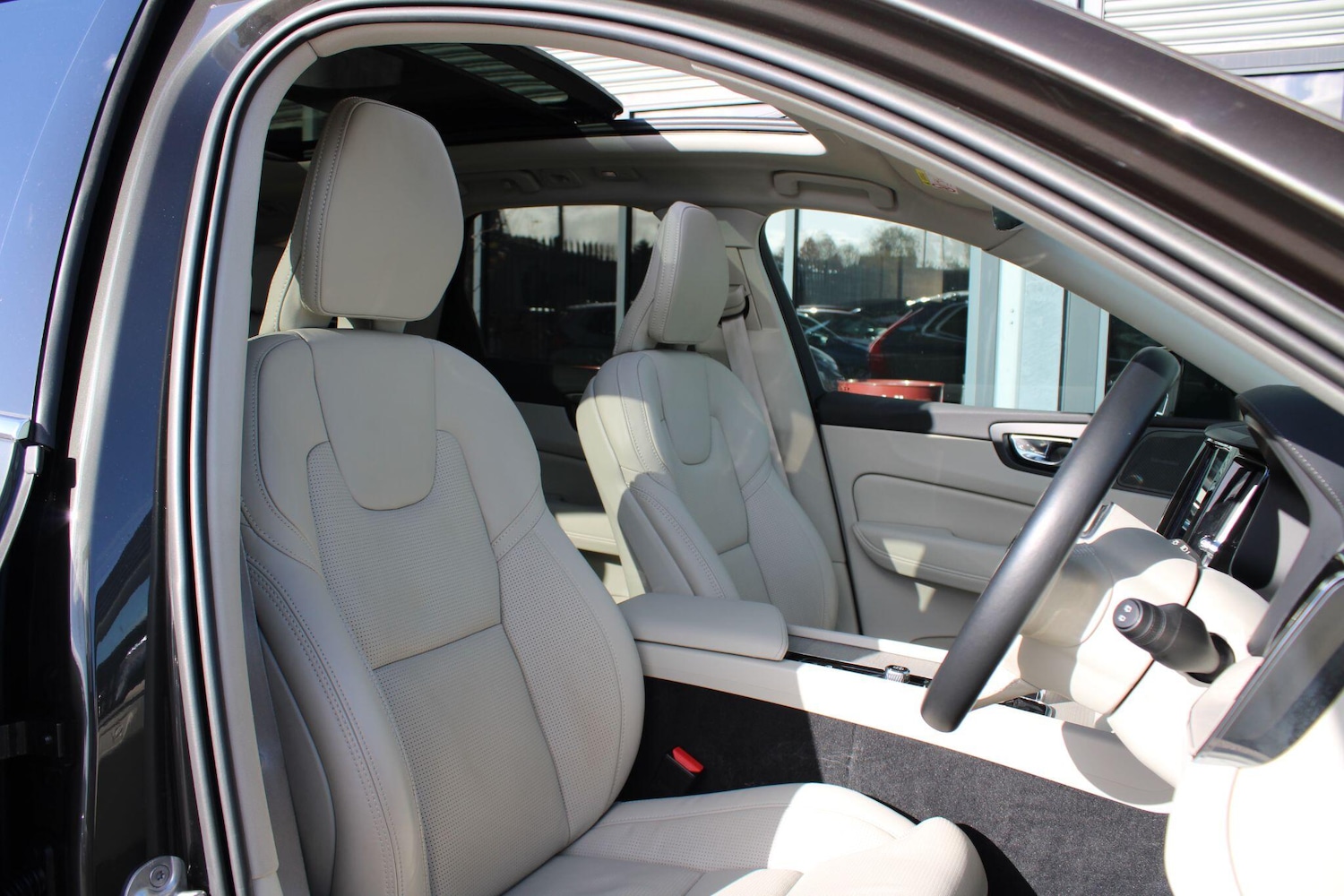 Used Volvo XC60 2022 for sale - 76610216: Photo 3