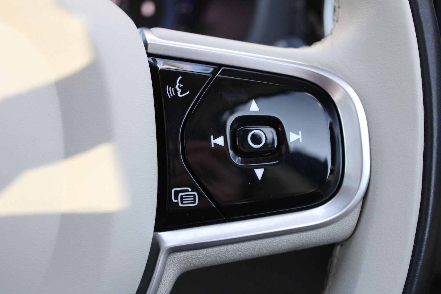 Used Volvo XC60 2022 for sale - 76610216: Photo 31