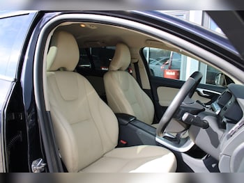 Used Volvo V60 2017 for sale - 77994156: Photo