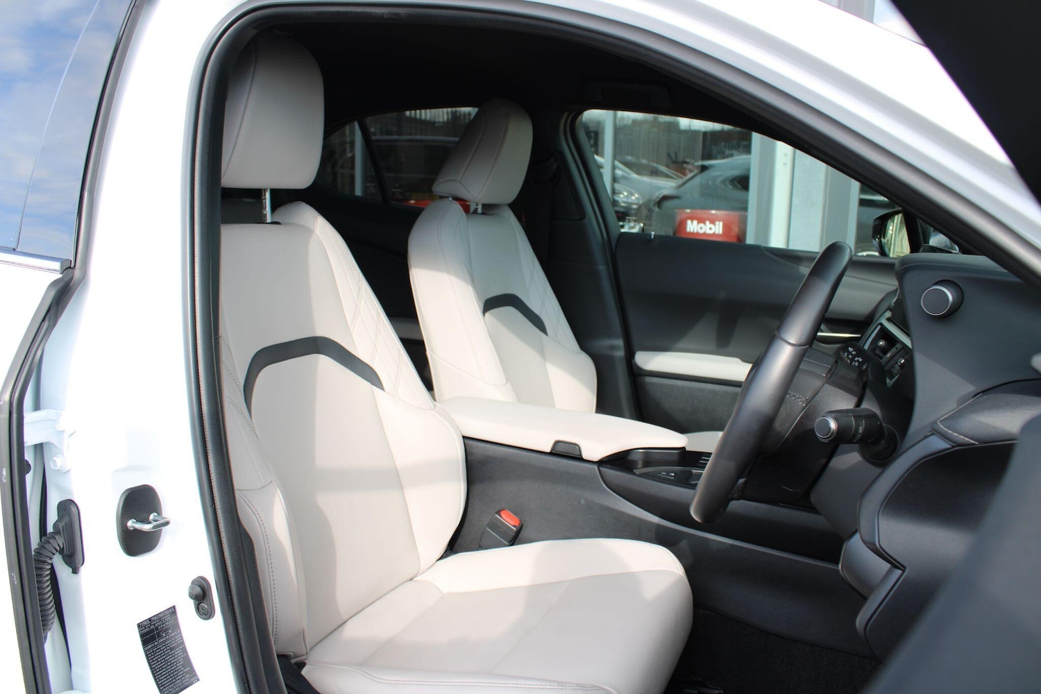 Used Lexus UX 2023 for sale - 77724078: Photo 3