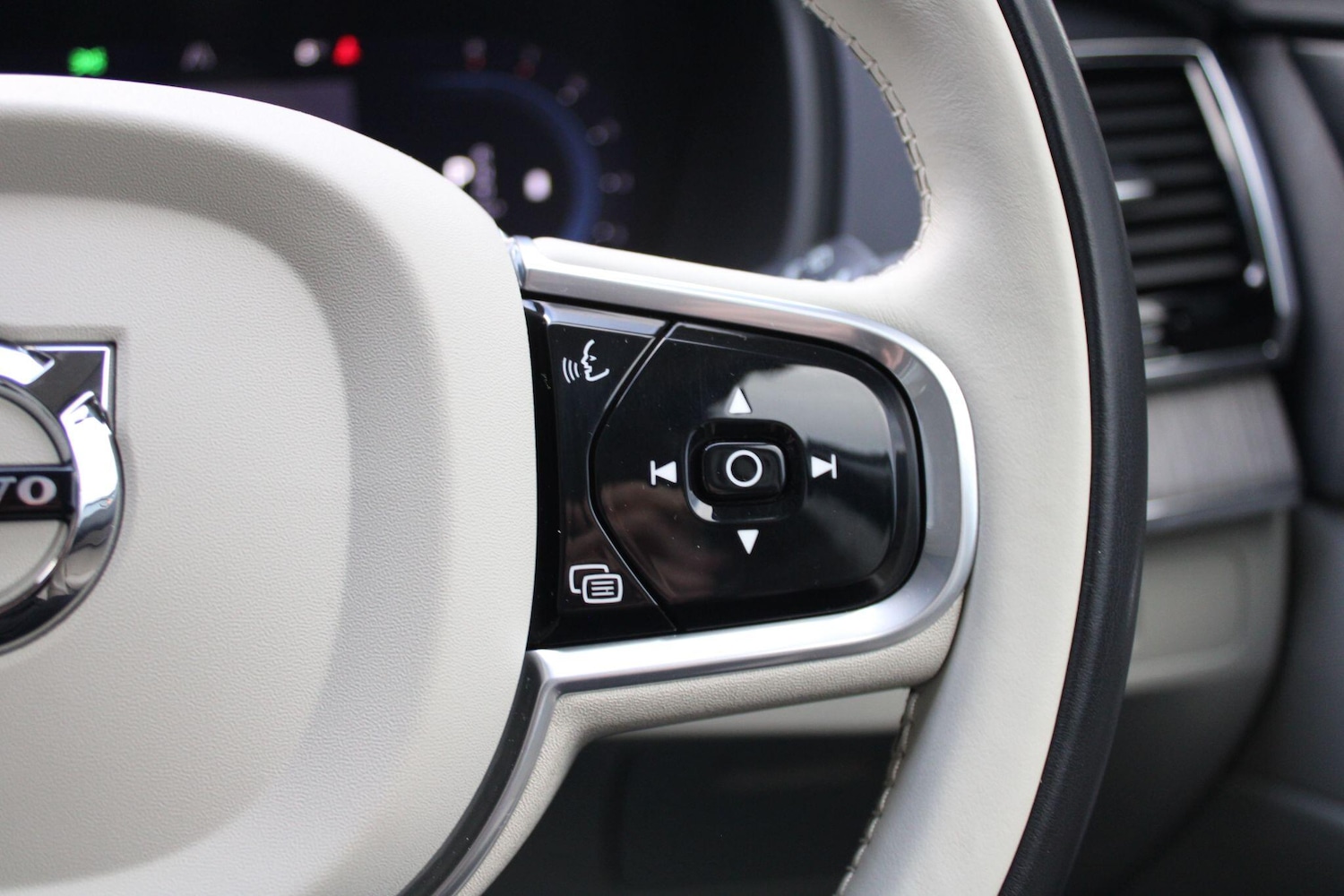 Used Volvo XC90 2022 for sale - 76765483: Photo 8